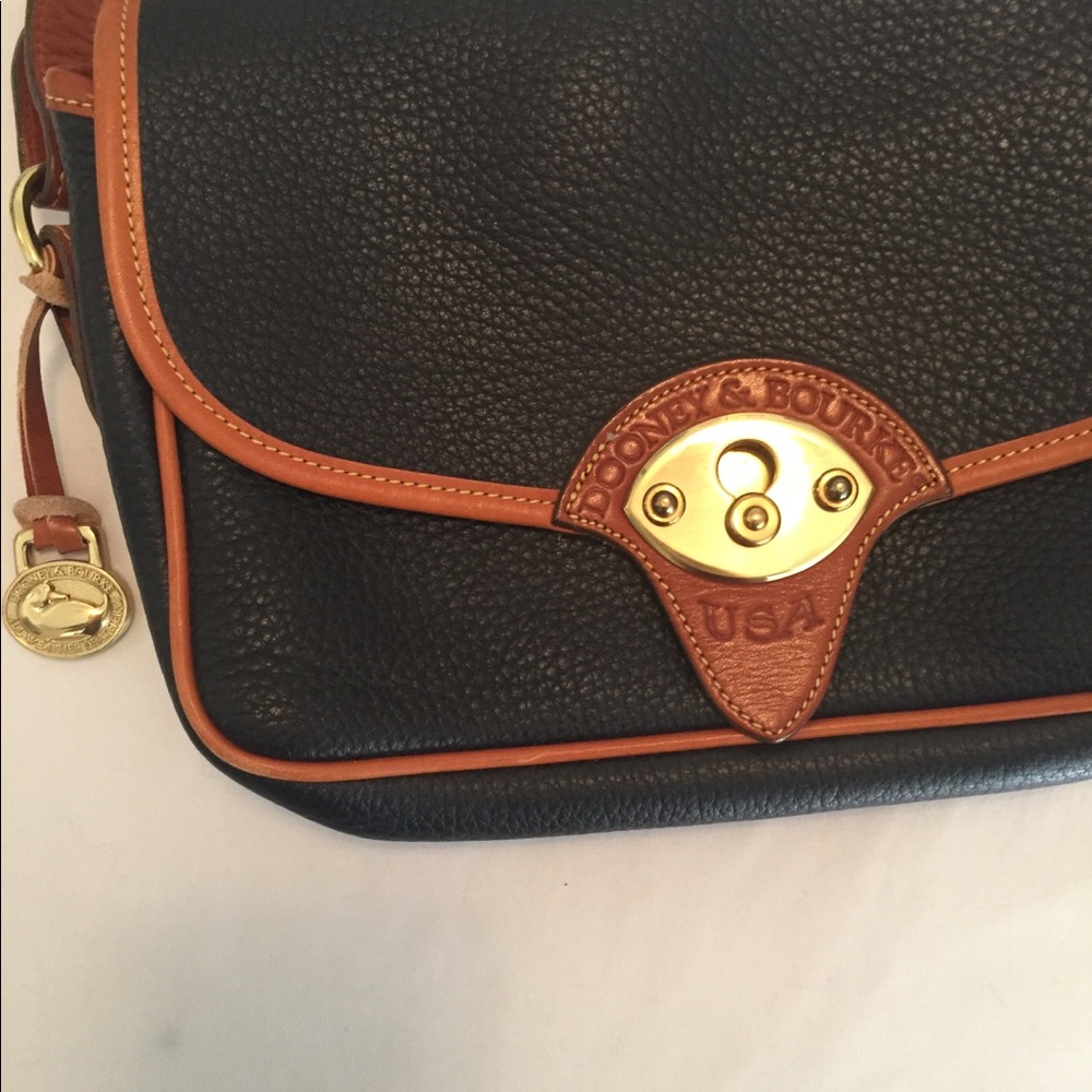 Vintage Dooney and Bourke weather crossbody bag - Picture 5 of 8
